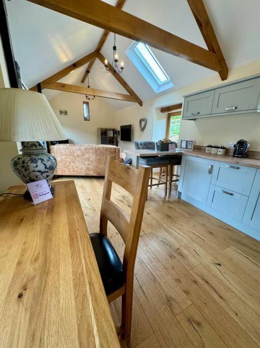 The Paws And Wander Hideaway Villa Mitchel Troy Eksteriør bilde